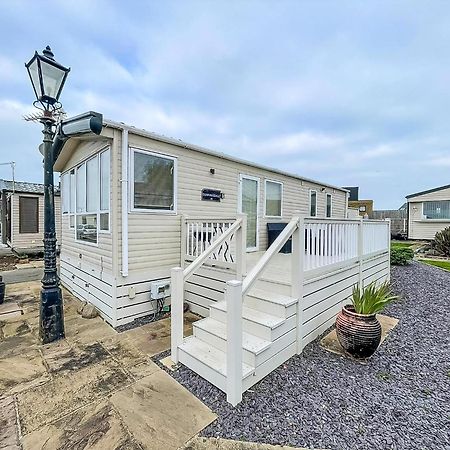 Lovely 6 Berth Caravan With Decking And Wifi In Kent, Ref 47017C Hotel Уитстейбъл Екстериор снимка