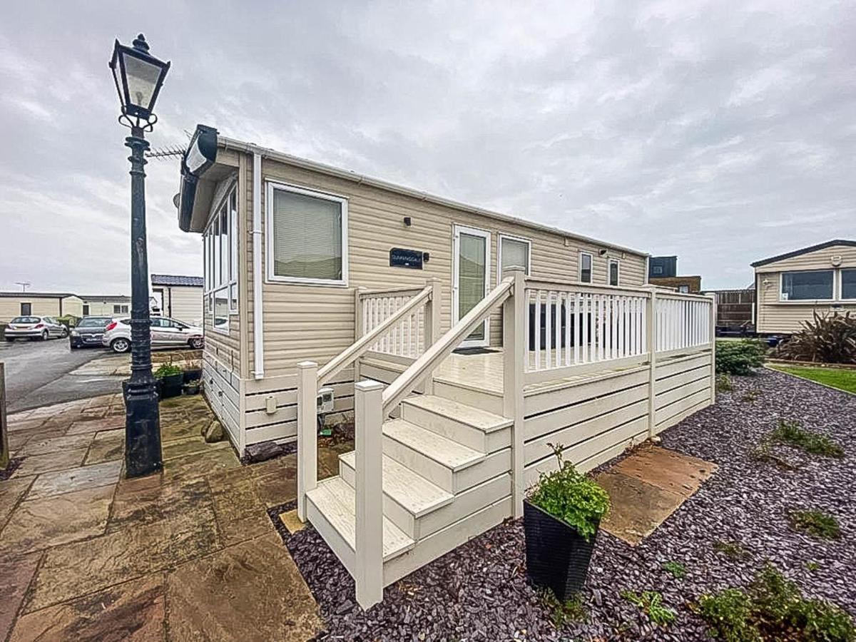 Lovely 6 Berth Caravan With Decking And Wifi In Kent, Ref 47017C Hotel Уитстейбъл Екстериор снимка