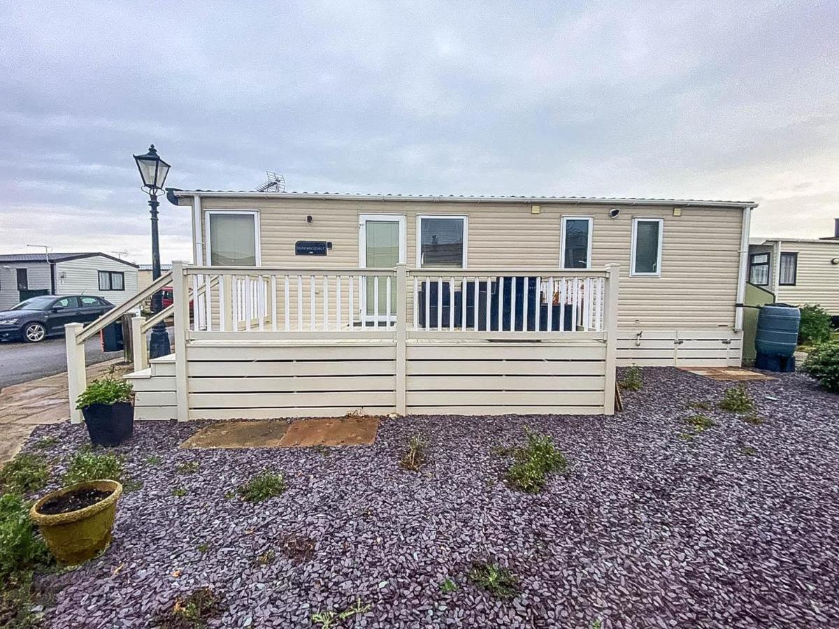 Lovely 6 Berth Caravan With Decking And Wifi In Kent, Ref 47017C Hotel Уитстейбъл Екстериор снимка