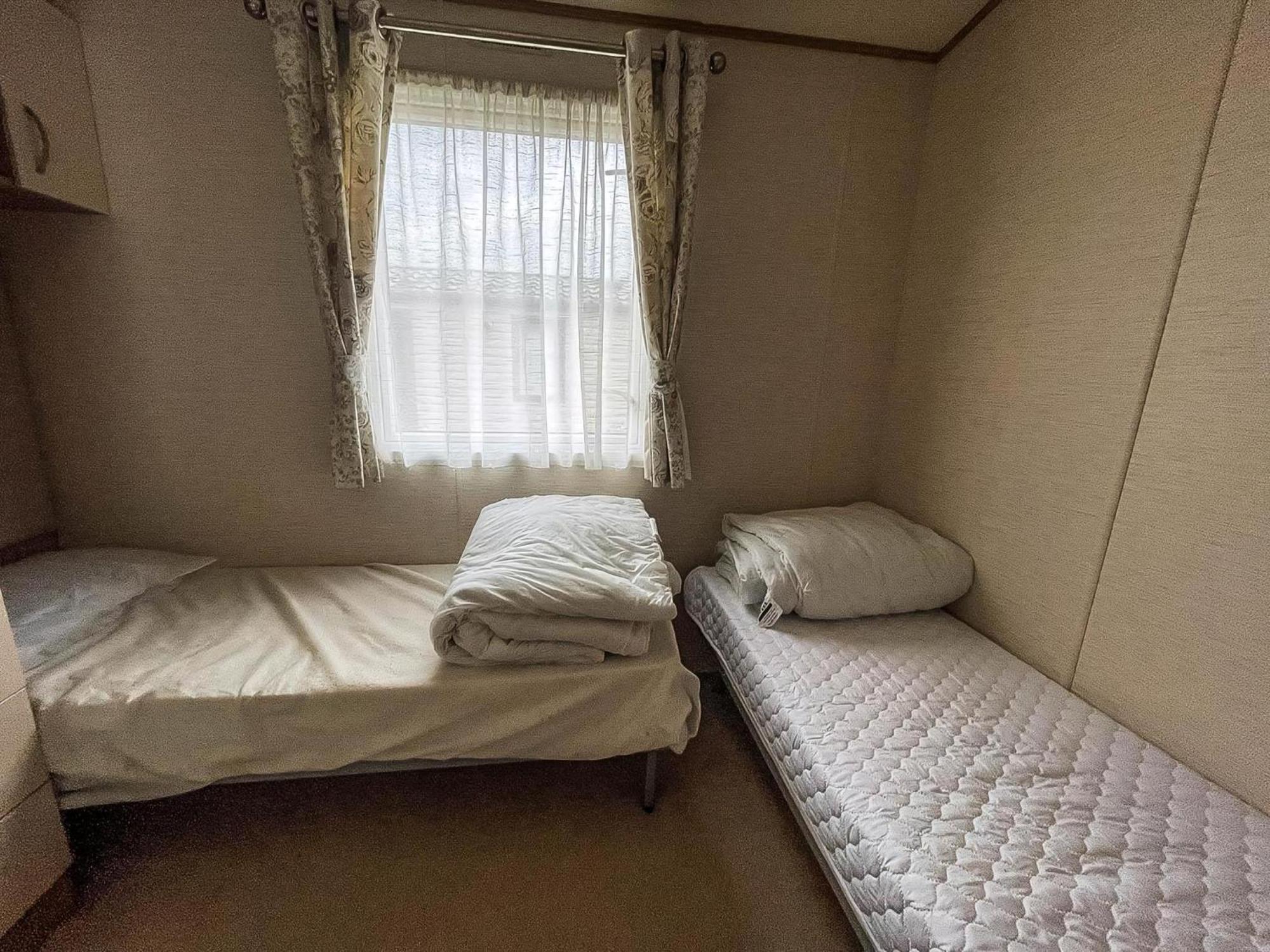 Lovely 6 Berth Caravan With Decking And Wifi In Kent, Ref 47017C Hotel Уитстейбъл Екстериор снимка