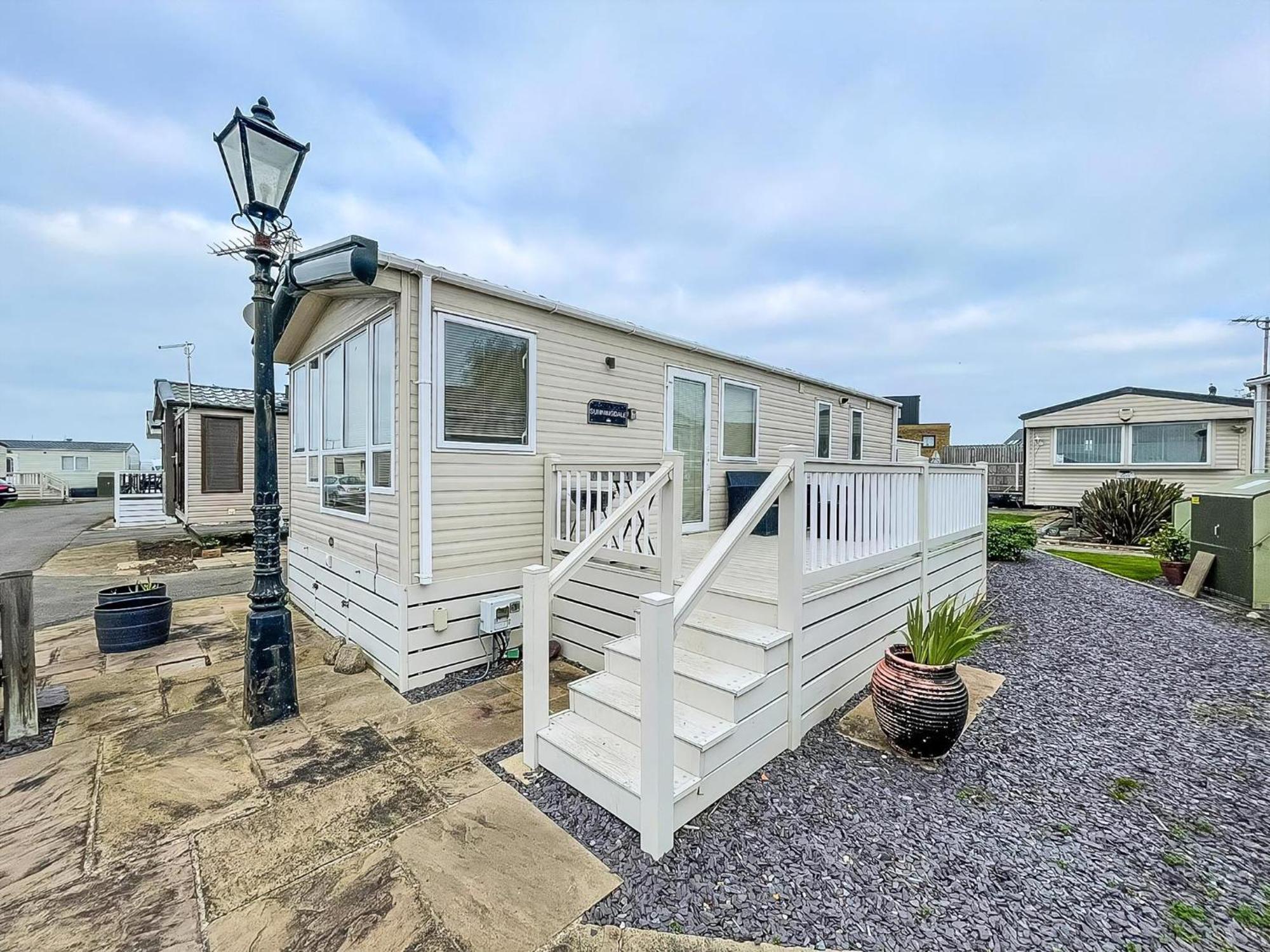 Lovely 6 Berth Caravan With Decking And Wifi In Kent, Ref 47017C Hotel Уитстейбъл Екстериор снимка